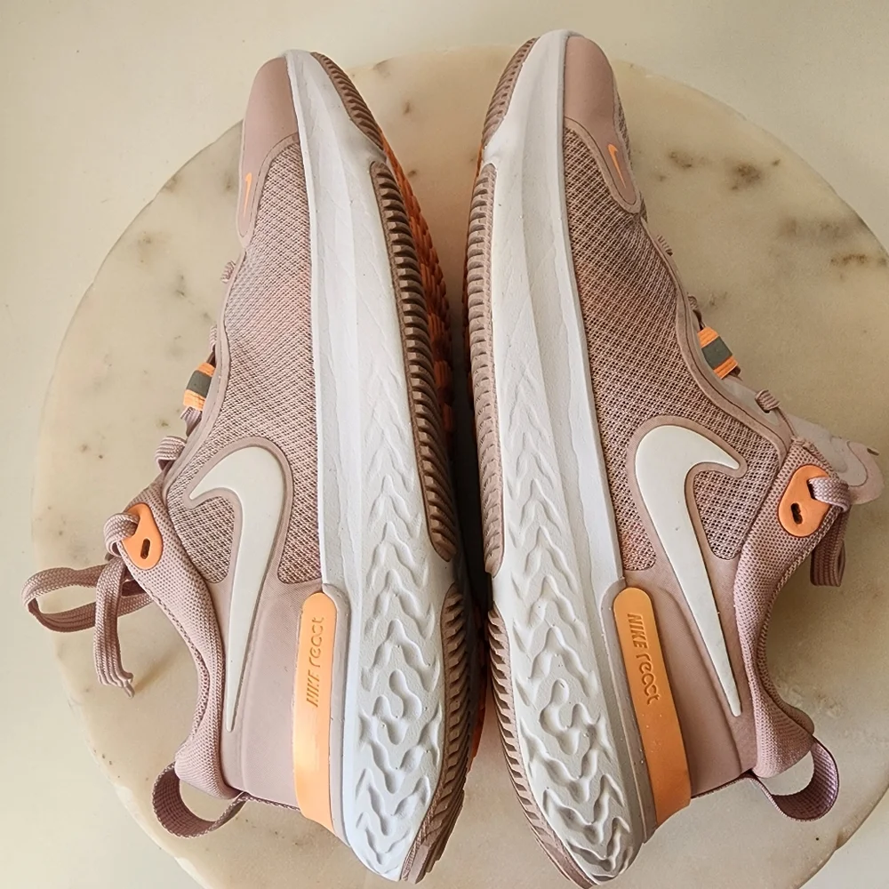 Nike Womens React Miler Running Shoe Cw1778-602 Size 6 Champagne/White/Orange